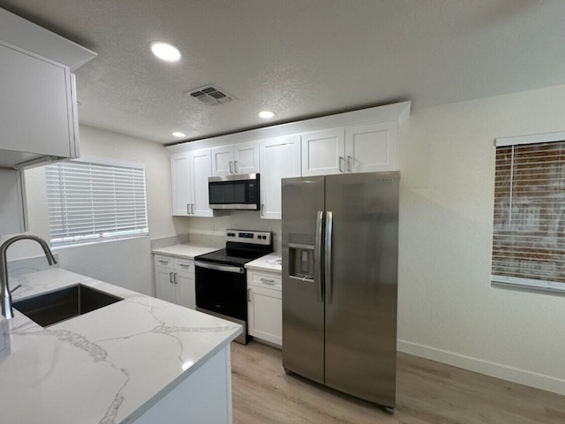 **STUNNING RENOVATED 2 BEDROOM/2 BATHROOM ... - **STUNNING RENOVATED 2 BEDROOM/2 BATHROOM ...