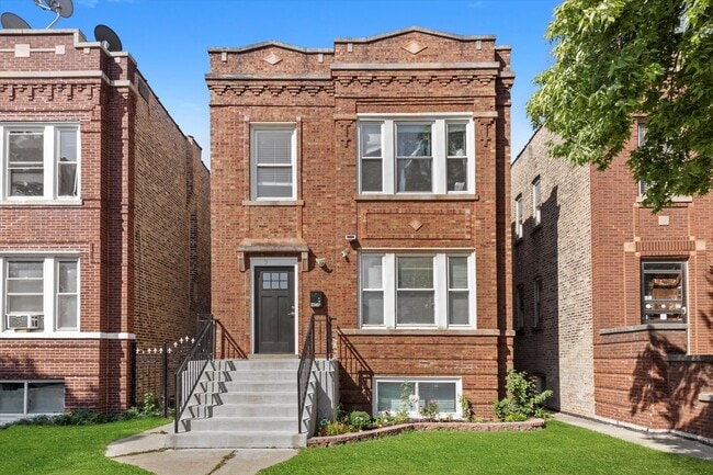 Building Photo - 2246 N Leamington Ave Unit 2 Rental