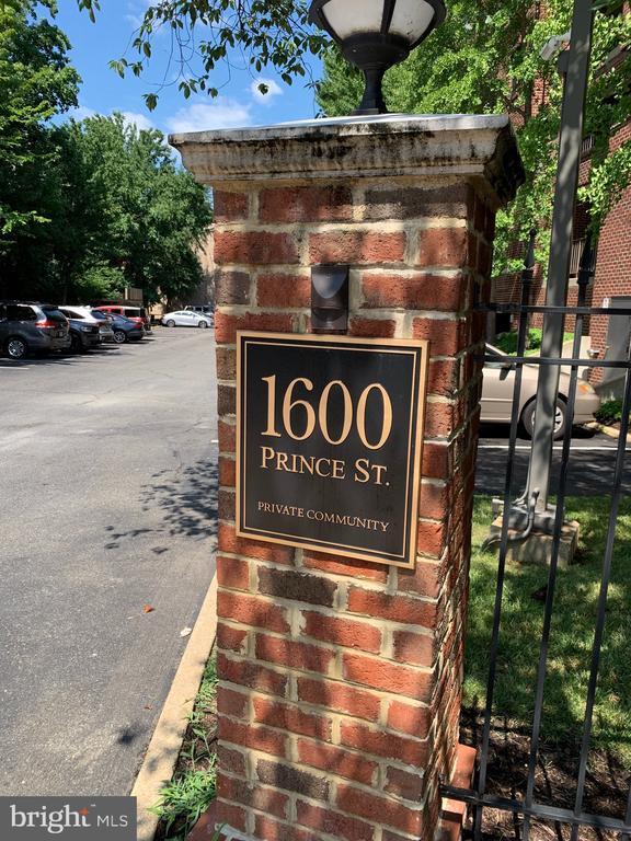 Photo - 1600 Prince St Unidad 408