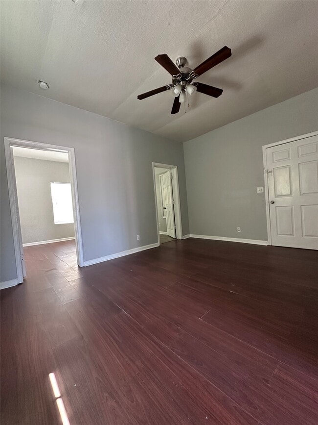 Building Photo - 910 37th St Unit 4