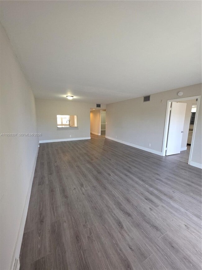 Photo - 1401 SW 128th Terrace Unidad 305H