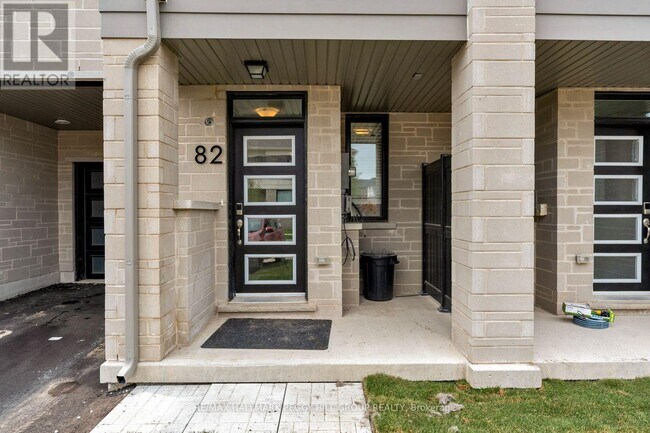 Photo - 82 Yorkshire Dr