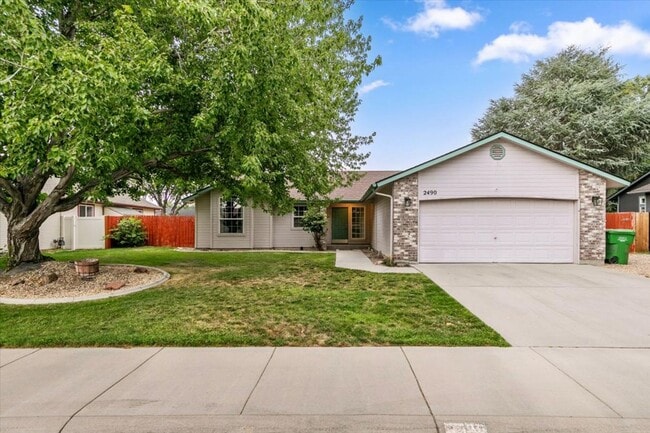 Building Photo - 2490 N Victor Way