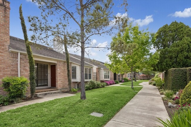 Building Photo - 12625 Memorial Dr Unit 42