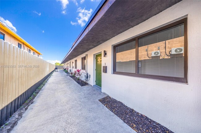 Photo - 920 NW 8th Ave Unidad 3