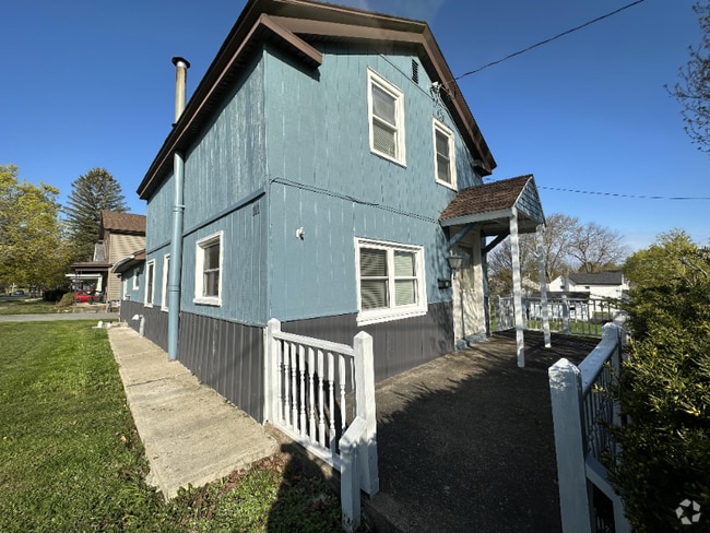 Building Photo - 111 Erie St Rental