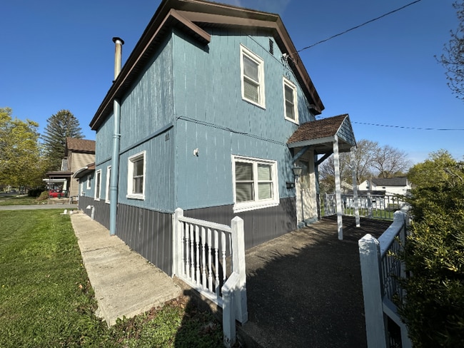 Building Photo - 111 Erie St Rental
