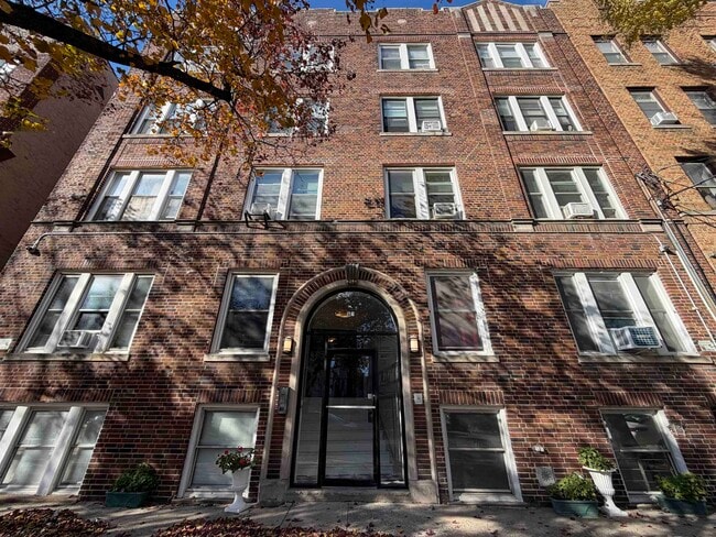 Building Photo - 57 Corbin Ave Unit 4