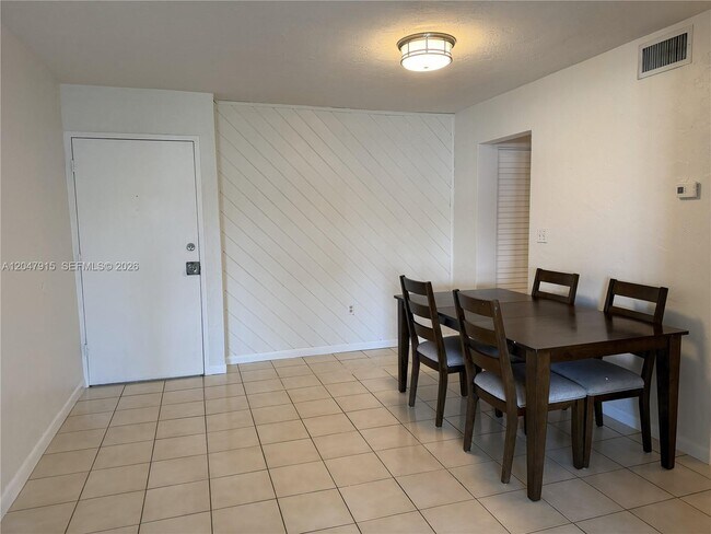 1205 Mariposa Ave Unit 413