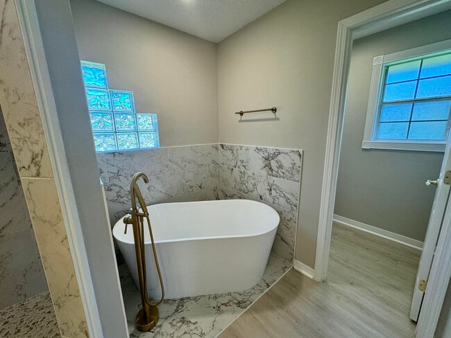 Photo - 529 Long Lake Dr