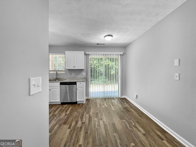 Photo - 1032 Winterglen Way