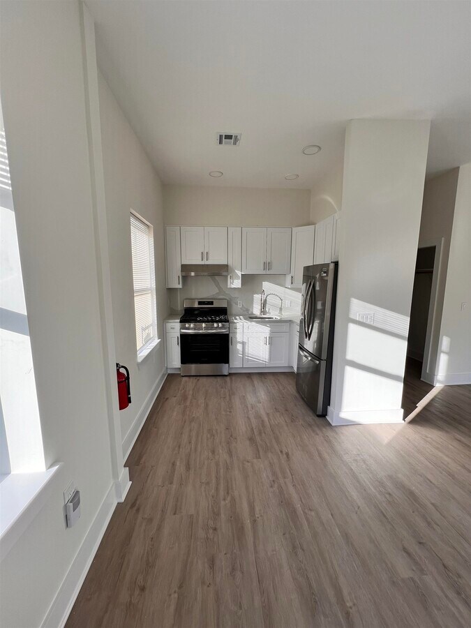 Photo - 70 69th St Unidad 4