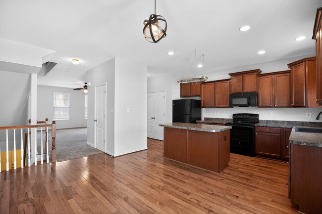 Photo - 2864 Hedgerow Pl