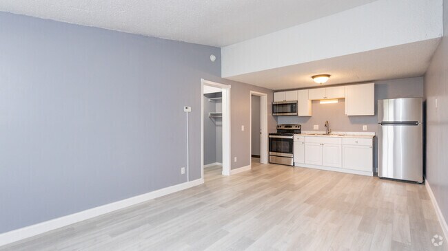1 BR, 1 BA - 580 SF