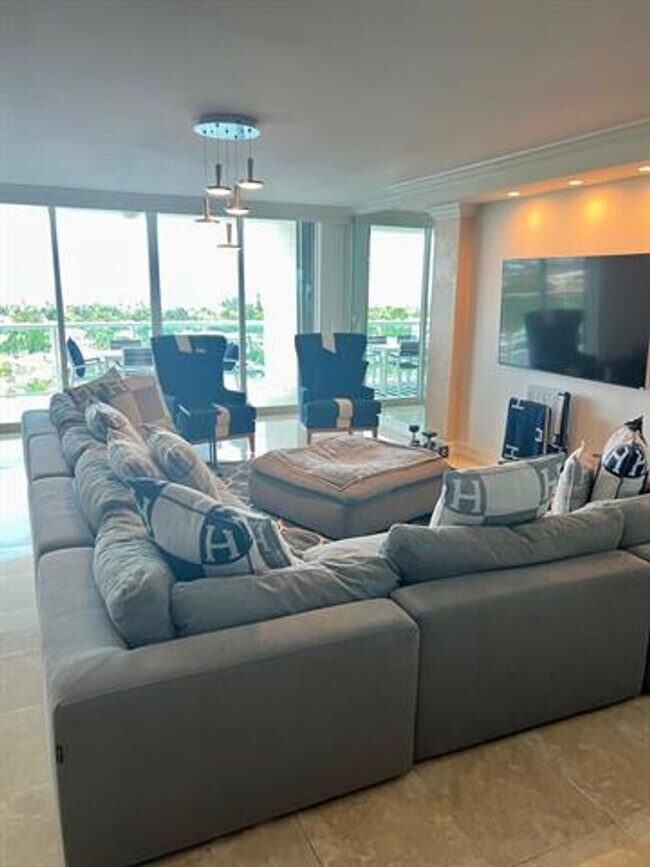 20201 E Country Club Dr