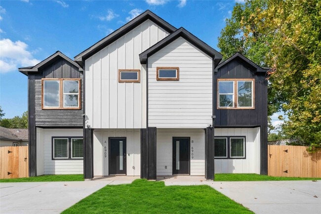 Building Photo - 6909 S Hall St