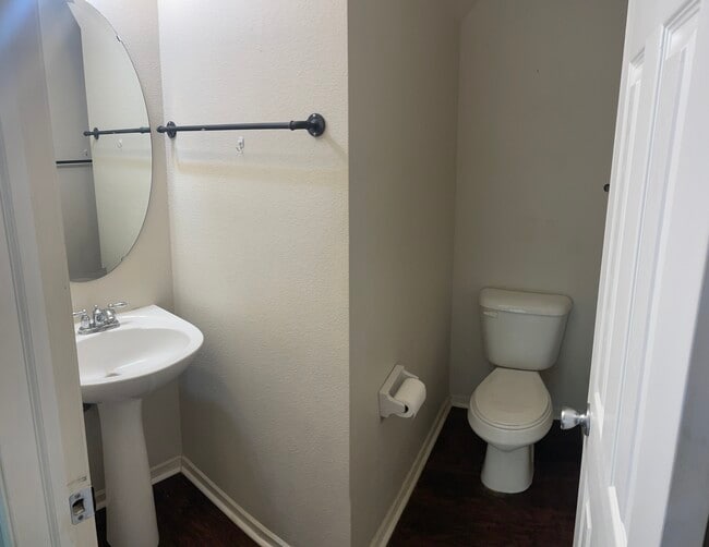 Photo - 557 Lakeside Valley Dr