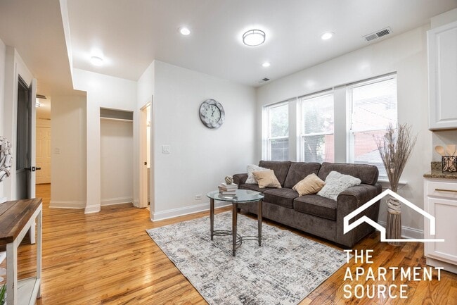 Photo - 3849 W Ainslie St Unit 1