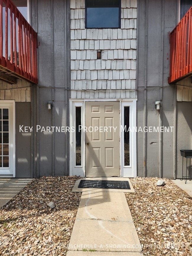 Photo - 130 Warner Ave