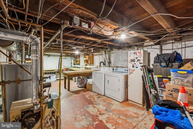 Building Photo - 916 Cedar St Rental