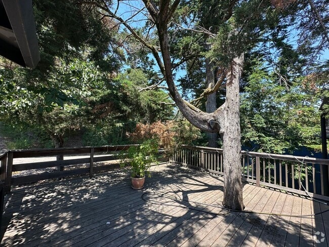 Building Photo - Expansive House in the Monclair Village, Q...