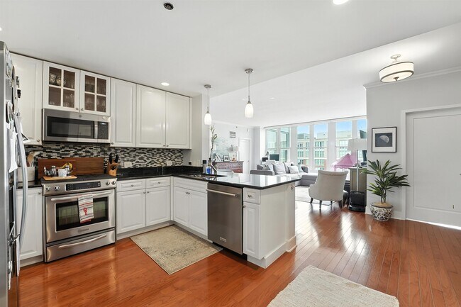 Photo - 1125 Maxwell Ln Unidad 1109 Rental