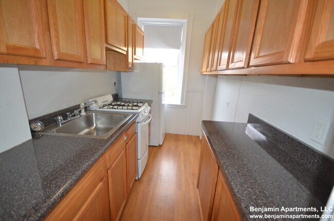 Building Photo - 1824 Beacon St Unit 8 Rental