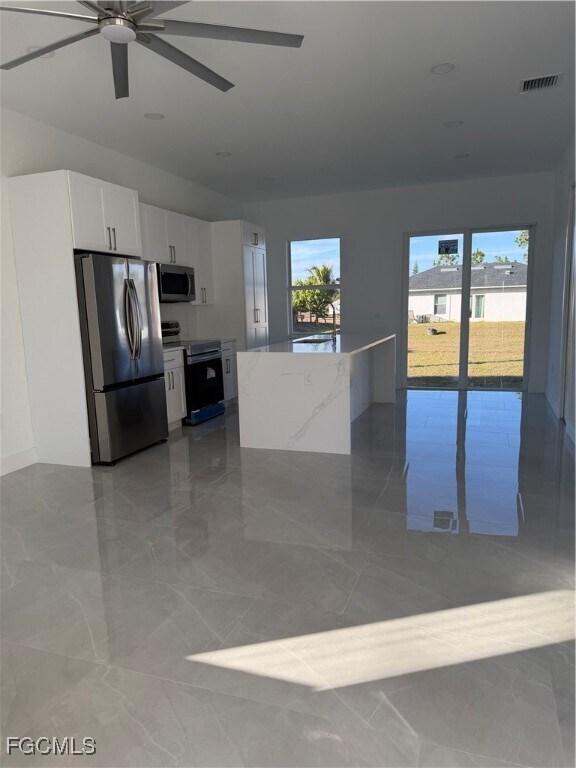 Photo - 1037 Macy St E