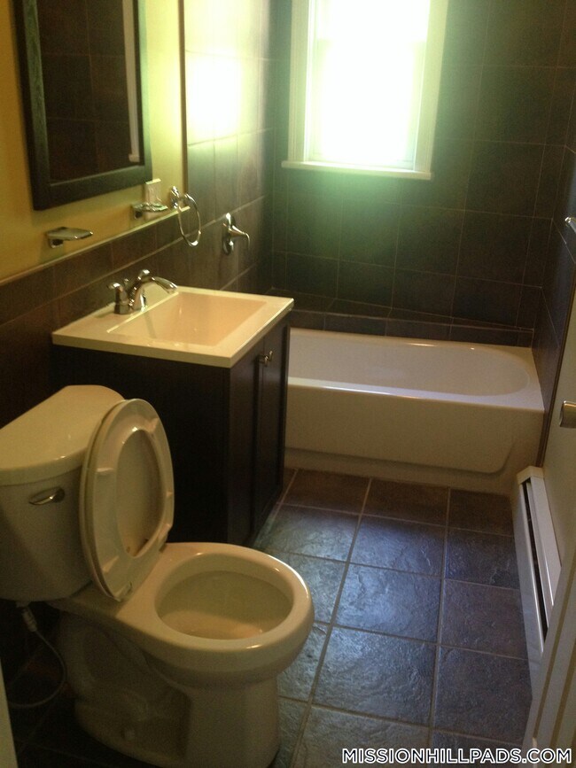 Photo - 1953 Columbus Ave Unidad 3