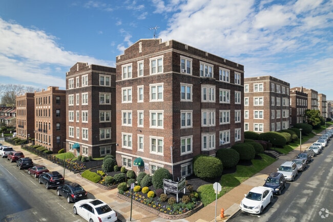 4800 Pine / 400 S. 48th St.