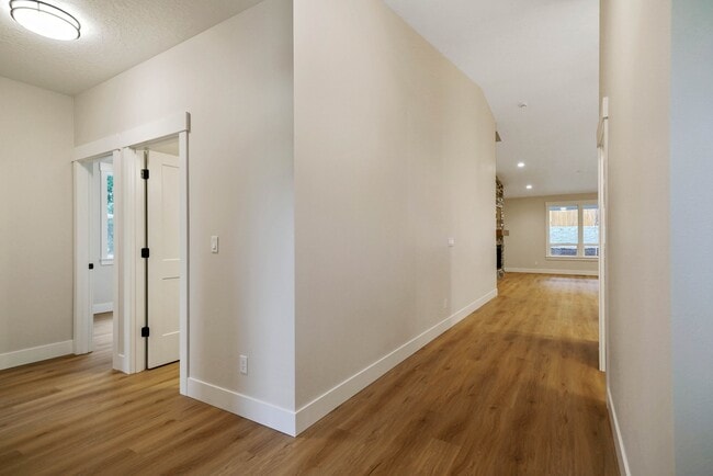 Photo - 6755 Devon Ave SE