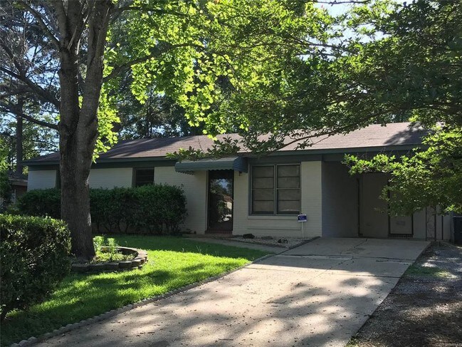 Building Photo - 1117 Karen Rd