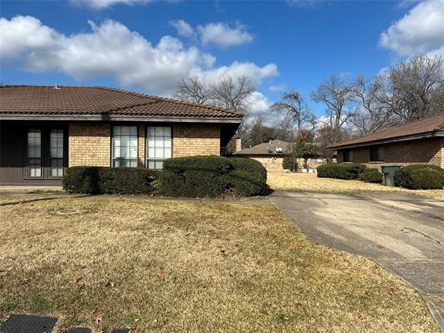 Building Photo - 2301 N Woods St