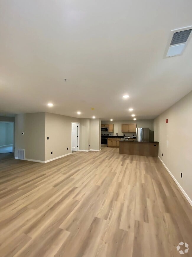 Building Photo - Woodland Hills Townhomes – Comfortable & C...
