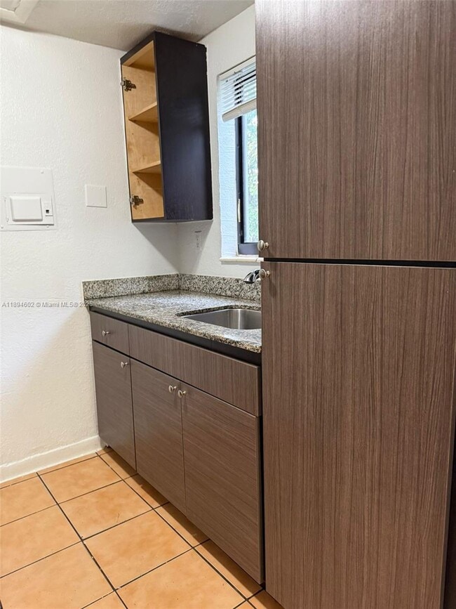 Photo - 180 NE 71st St Unidad 5