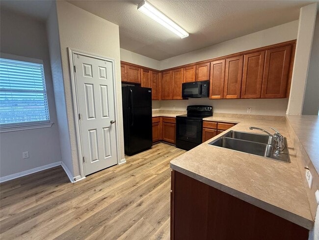 Photo - 334 TX-332 Loop