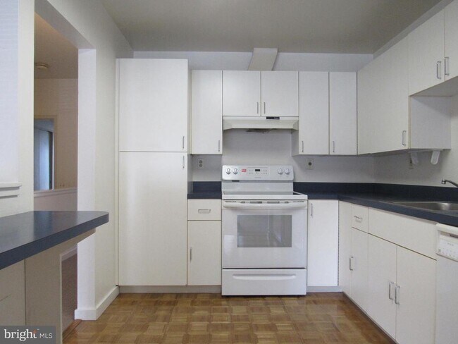 Photo - 3 N Christopher Columbus Blvd Unit TD414