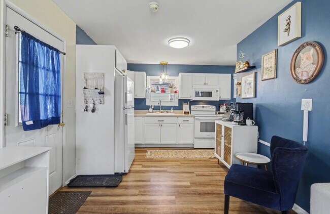 Photo - 133 W Hughes St