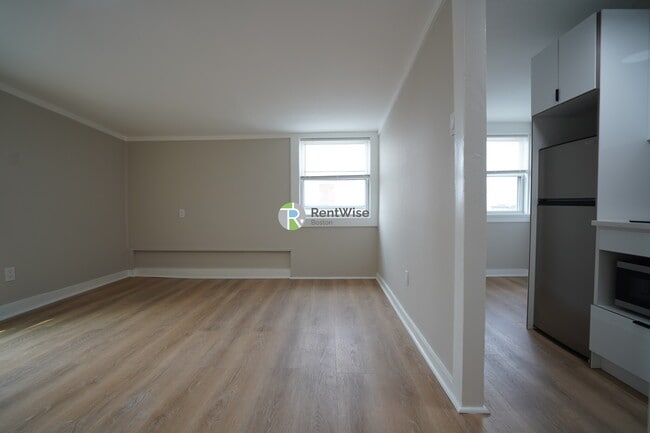 Building Photo - 142 Dorchester St Rental