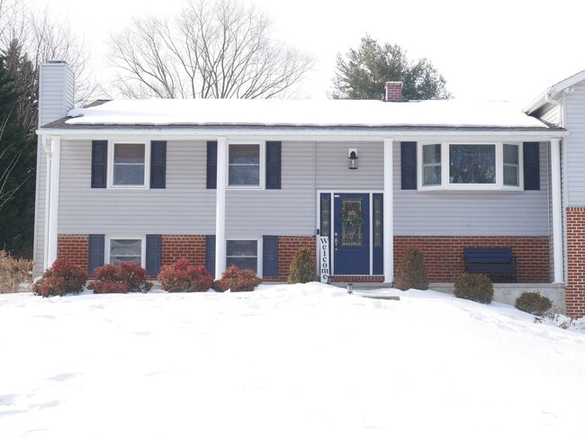 Building Photo - Beautiful 4-Bedroom Home with Finished Basement & Large Yard- Sykesville, MD