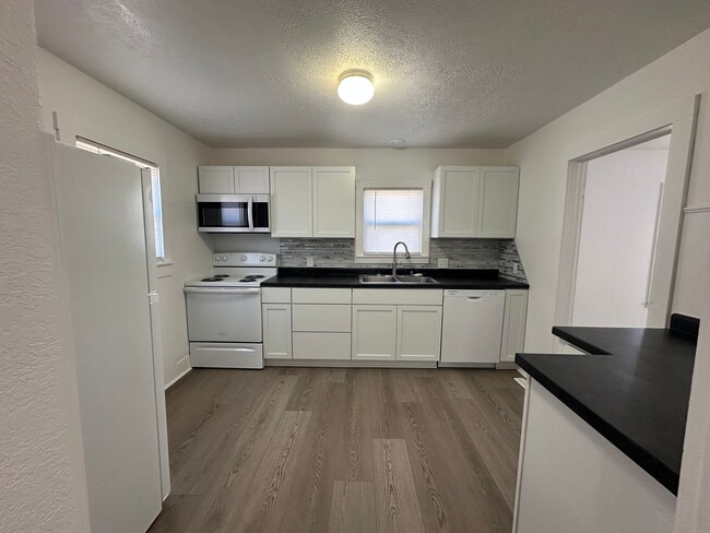 Photo - 2 bed 1 bath in Marshfield