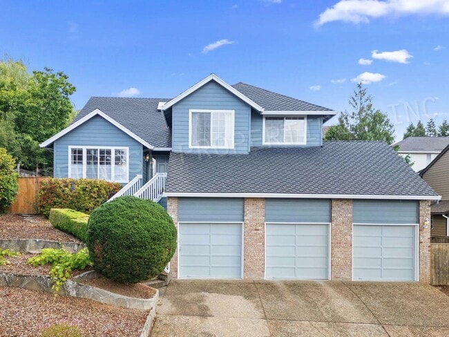 Photo - 4+ Bedroom Tigard Home With a Beautiful Vi...