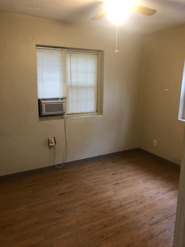 Photo - 563 Northside Dr