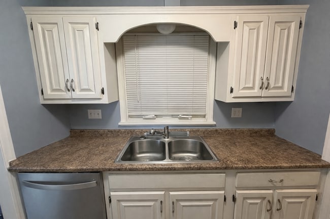 Kitchen - 134 Deer Hill Ave