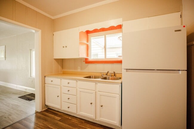 Photo - Very nice three bedroom 2 bathroom house available for rent!