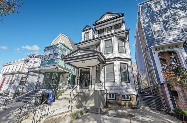 Building Photo - 24 Belmont Ave Unit 1