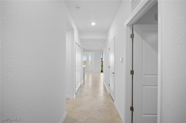 Building Photo - 15345 Grn Acrs Ave Unit 2116