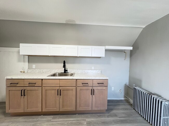 Photo - 178 Wegman Pky Apartments Unit 3