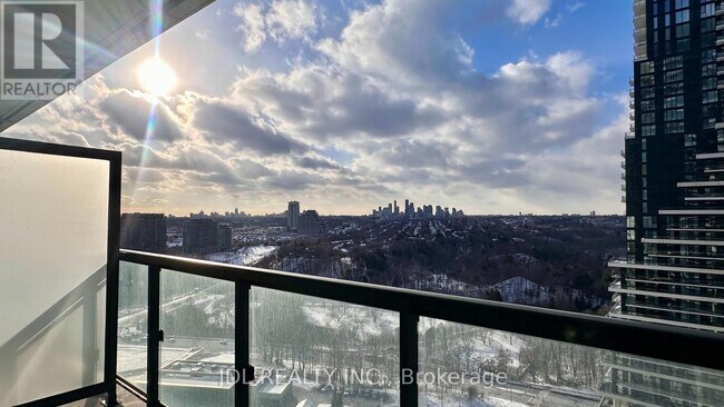 Photo - 30 Inn On The Pk Dr Unité 2001