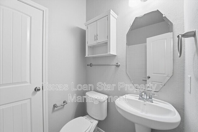 Photo - 719 Longstreet Dr